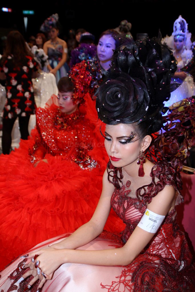 第39届亚洲发型化妆大赛 幻化美妆美发 尽显各方身手